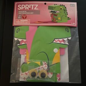 NEW: Spritz Valentine's Day Dinosaur Mailbox Mail Box Valentine
